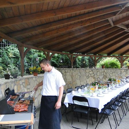 Zajazd Restauracja Karlik Radzionków Nowy Exterior foto