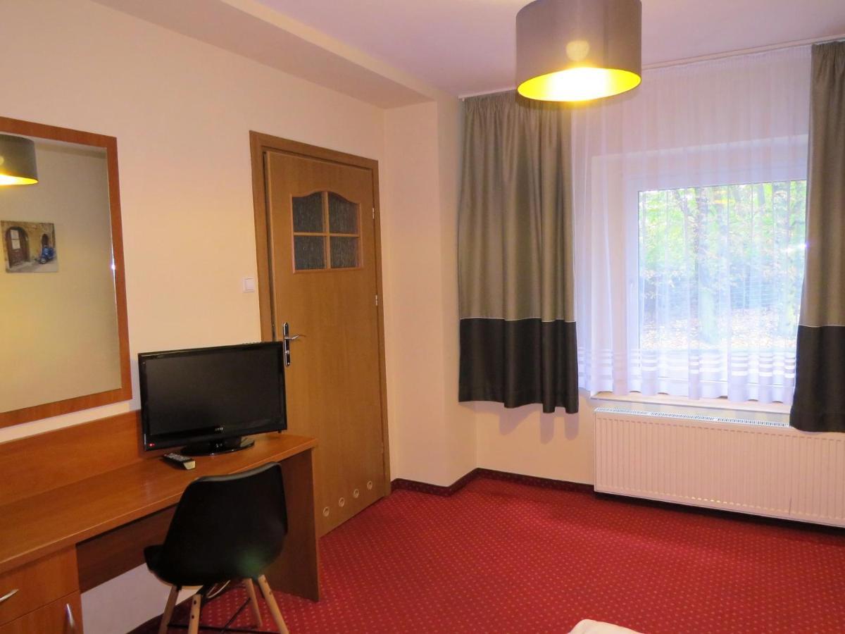 Zajazd Restauracja Karlik Radzionków Nowy Exterior foto