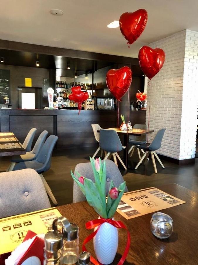Zajazd Restauracja Karlik Radzionków Nowy Exterior foto